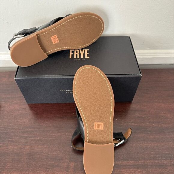 💥Frye leather feather criss cross sandal in black size 7,5 and 6,5 - Picture 8 of 16